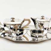 ((Bild „Teeset“, Bildnachweis: The old Treasury)): Edle Eleganz der 1930er-Jahre: Das 5-teilige Teeset aus Silber, angeboten von „The old Treasury“ aus den Niederlanden.