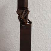Arbeit 27: Thomas Röthel, Drehung, Stahl auf Steinsockel, 2020, Höhe 35 cm. 1.980 €