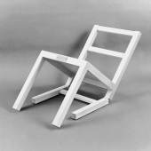 Timm Ulrichs (TU/S 20)  Timm Ulrichs (TU/S 20) „Der erste sitzende Stuhl (nach langem Stehen sich zur Ruhe setzend)“, 1970