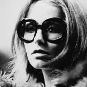 Modell mit Brille aus der Serie Darling, c. 1967