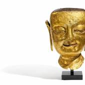 Überlebensgroßer Kopf einer buddhistischen Figur Tibet/Nepal | Qing-Dynastie | Bronze in Repoussé | Höhe 93 cm Taxe: 30.000 – 50.000 Euro