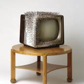 Günther Uecker, TV auf Tisch, 1963, Skulpturenmuseum Glaskasten Marl © 2016, ProLitteris, Zürich  