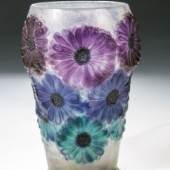 Vase "Soucis" Gabriel Argy-Rousseau, Paris, 1920 Pâte de verre in Farblos, Weiß, Blau, Grün und Violett, formgeschmolzen.