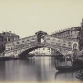 Carlo Naya (1816-1882) Blick auf San Giorgio von der Galerie des Dogenpalastes, um 1865 Albuminpapier © Bayerische Staatsgemäldesammlungen / Sammlung Dietmar 