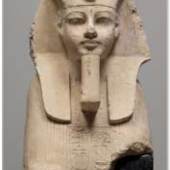 Vorderer Teil eines Sphinx von Amenophis III.