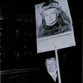 Christian Wachter „Demonstrantin, 1984“, 1984 SW-Fotografie 60 x 50 cm © 2013 Kulturabteilung der Stadt Wien, MUSA