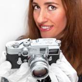 Leica, eine M3 Chrom (400.000 - 500.000 Euro), die einen Preis von umgerechnet 1,130.000 US-Dollar erzielte (840.000 Euro). 