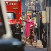 William Klein Dolores + Pink Wool, New York (Vogue) | 1958 | 105 x 82 cm | ©William Klein Estate I Courtesy Gallery FIFTY ONE, gallery51.com
