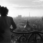 Willy Roni, Les amoureux de la colonne de Bastille, 1957 -© Artcurial