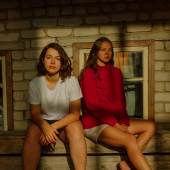 World Press Photo 2025, Europe Long-Term Projects, Aliona Kardash, Aliona, left, with her younger sister Sanya, a mother of two, Tomsk, Russia, 2023, DOCKS Collective for stern Magazine