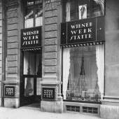 Unbekannter Fotograf, Portal der Verkaufsstelle der Wiener Werkstätte AG Zürich, Bahnhofstrasse 1, 1917 Schwarz-Weiss-Fotografie, 17,8 x 16,7 cm MAK - Museum für angewandte Kunst, Wien, Foto © MAK