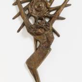 Nr. 393 005 Joseph Beuys Sonnenkreuz. 1947/1948 Bronze mit goldbrauner Patina, 36,2 x 19,8 x 5 cm Schätzpreis: € 180.000 – 200.000,- Ergebnis: € 397.000,-