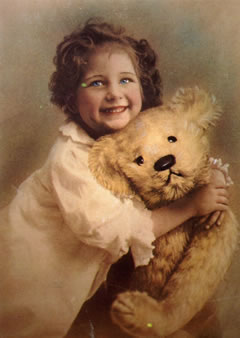 Junges Mädchen mit Teddybär