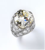 Weißgoldener Ring mit Brillanten, € 60.000 - 90.000